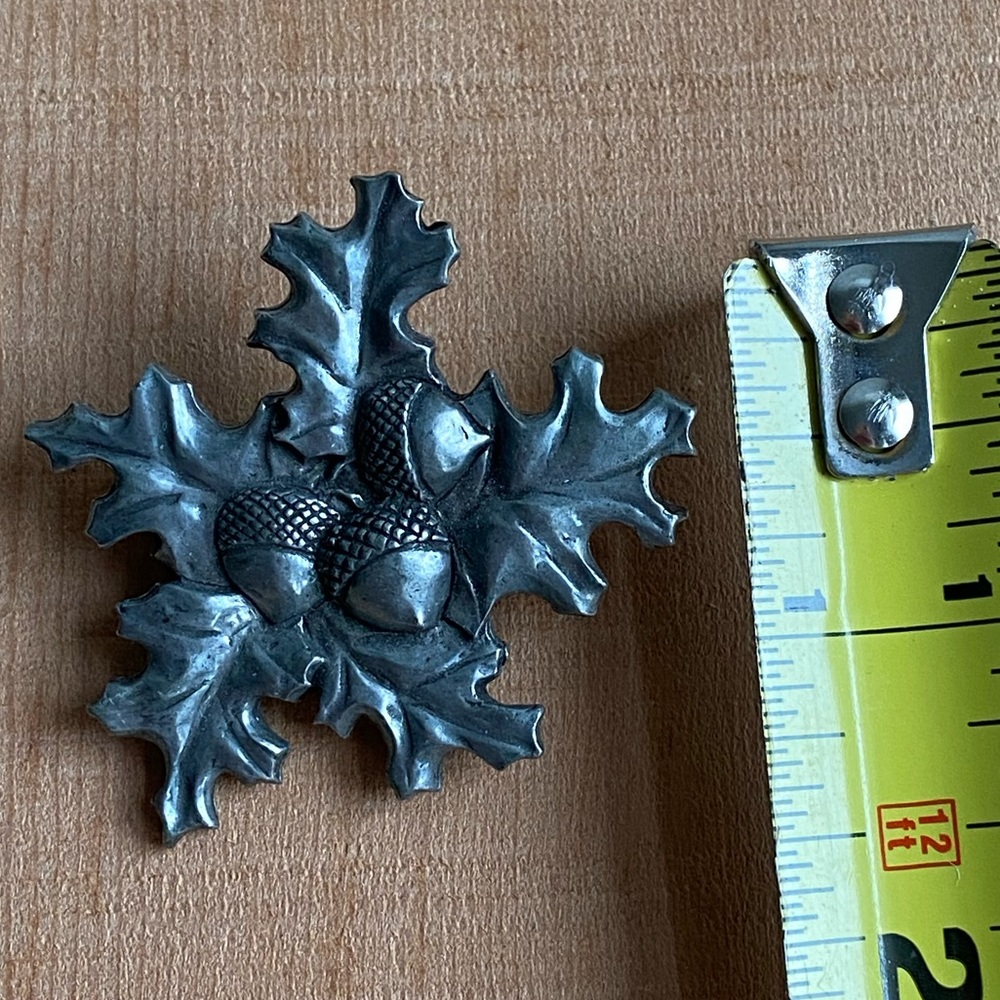 Acorn and Leaves Seagull Pewter Canada Pin